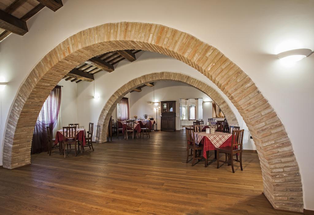 Отель Il Ristoro Del Viandante Offagna Экстерьер фото